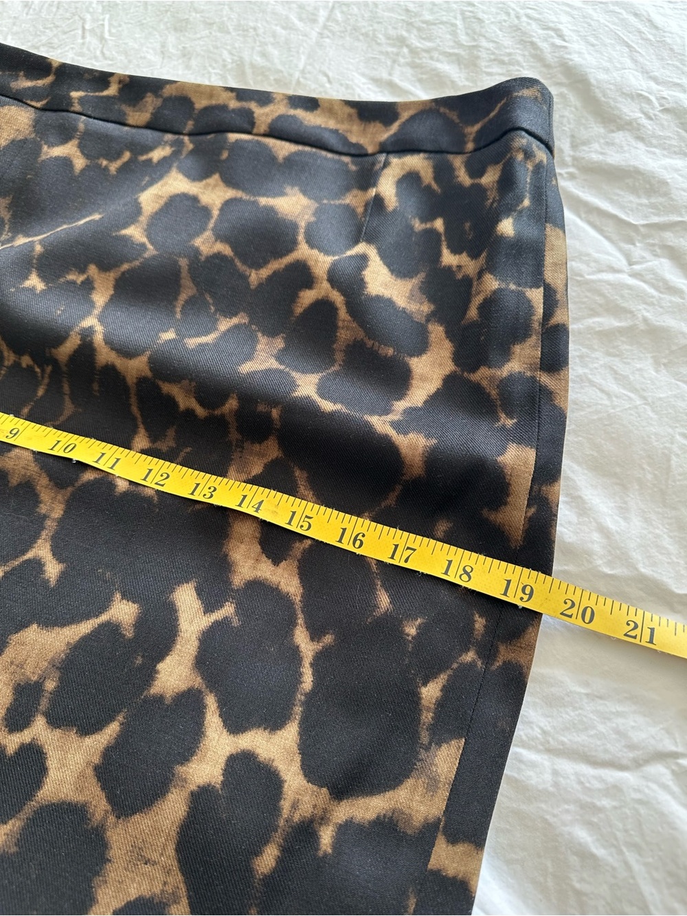 Elie Tahari Leopard-Print Pencil Skirt in Black and Brown, size 8 - Picture 12 of 15